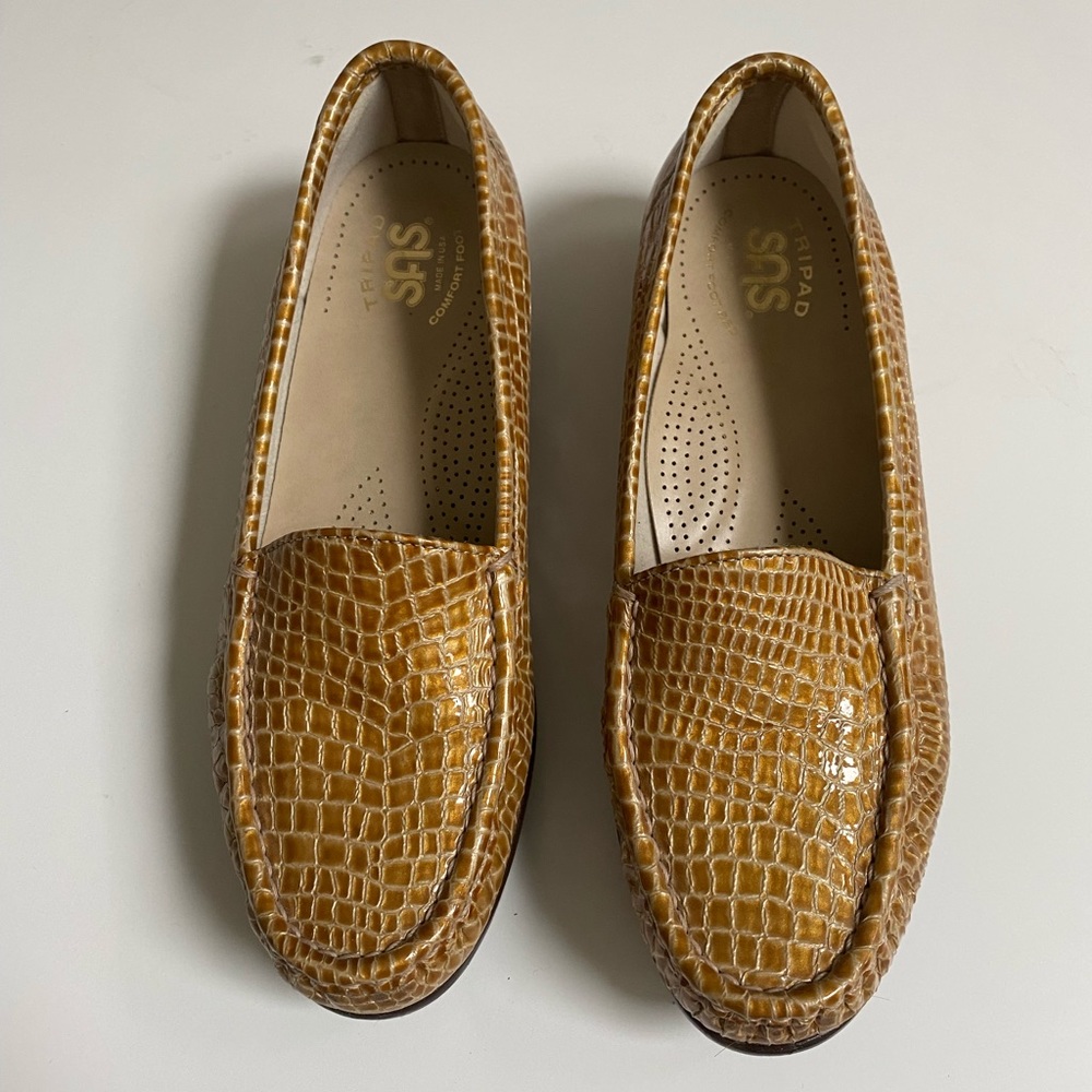 beautiful pair of vintage SAS brown loafers